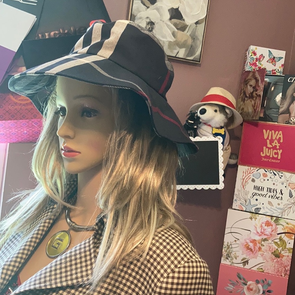 Burberry hat new condition